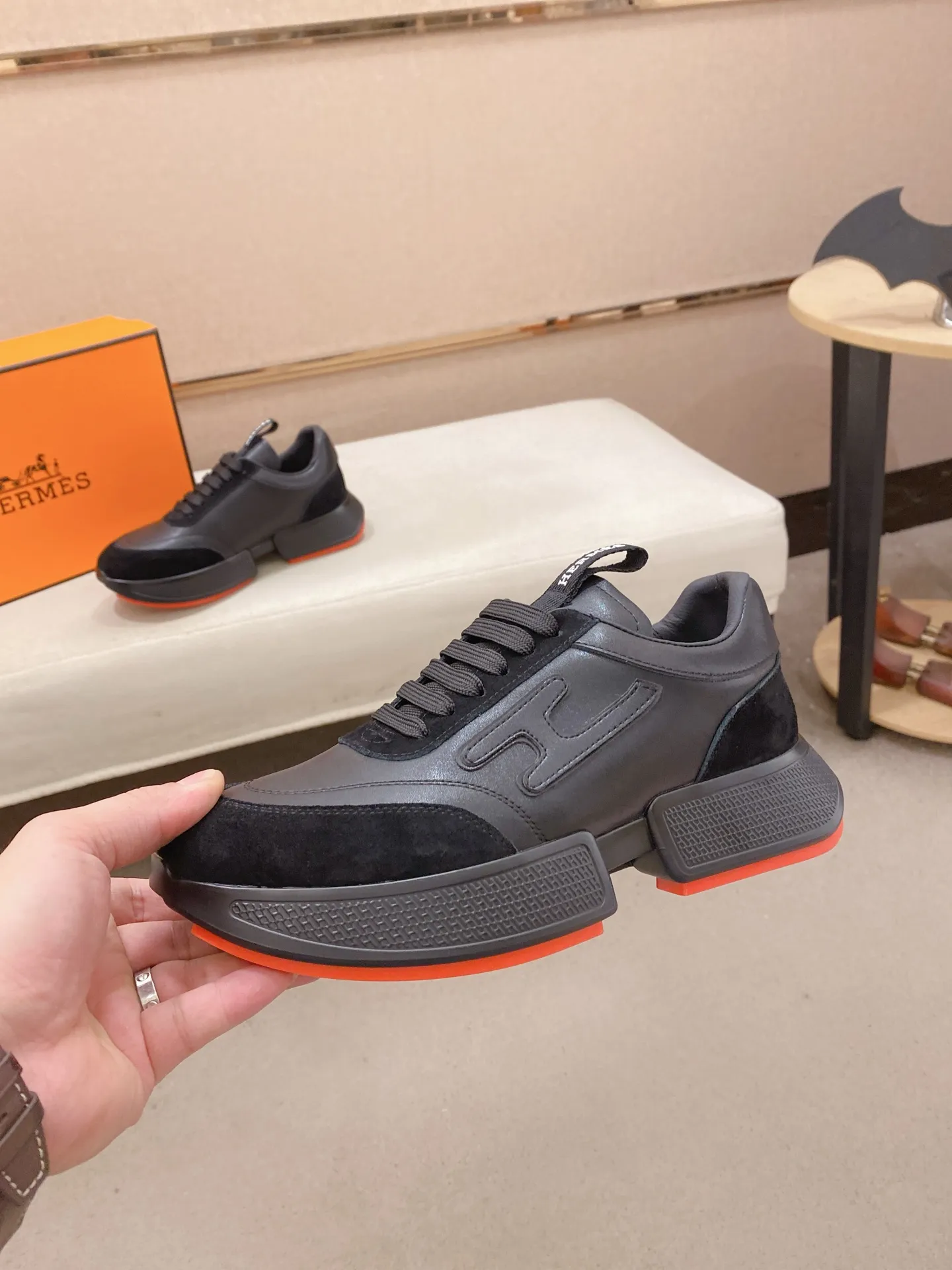 Men's clothing and shoes💰: 480💰《HERMES》【Classic original order·Version】Hermès; top 🔝purchasing agent🔍🔍men's latest 🇺🇸 counter sales simultaneously, imported from Italy original ▲▲cowhide ▲▲ (high-end, nobility, class) ) Exquisite workmanship (Italian 🇮🇹 imported water-dyed 🐂 cowhide lining) sole: original sole provided by the original factory, ⚠️exclusive double-layer activity·TPR·rubber·combined molded outsole; super comfortable·wear-resistant·non-slip·environmental protection The real thing is more beautiful if you take the real thing (high quality, follow the order). You can enter and exit the counter at will * Number of yards: 38-44 (45 can be customized and cannot be returned or exchanged)
